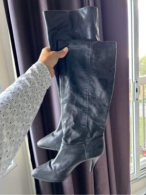 Classic Black Leather Knee-High Boots - Elegant Women's Heels 9 US